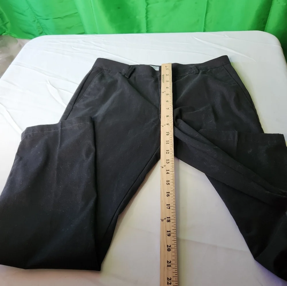 Amazon Essentials Classic Fit Dress Pants 32/28